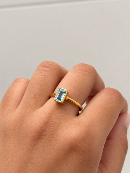 Delicate | Blue Topaz Ring in 925 Sterling Silver