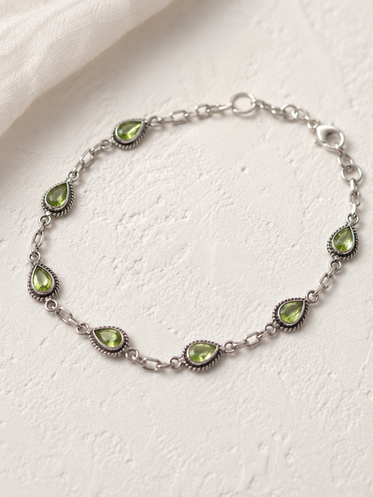 Natural Peridot Teardrop Bracelet in 925 Sterling Silver Ð August Birthstone