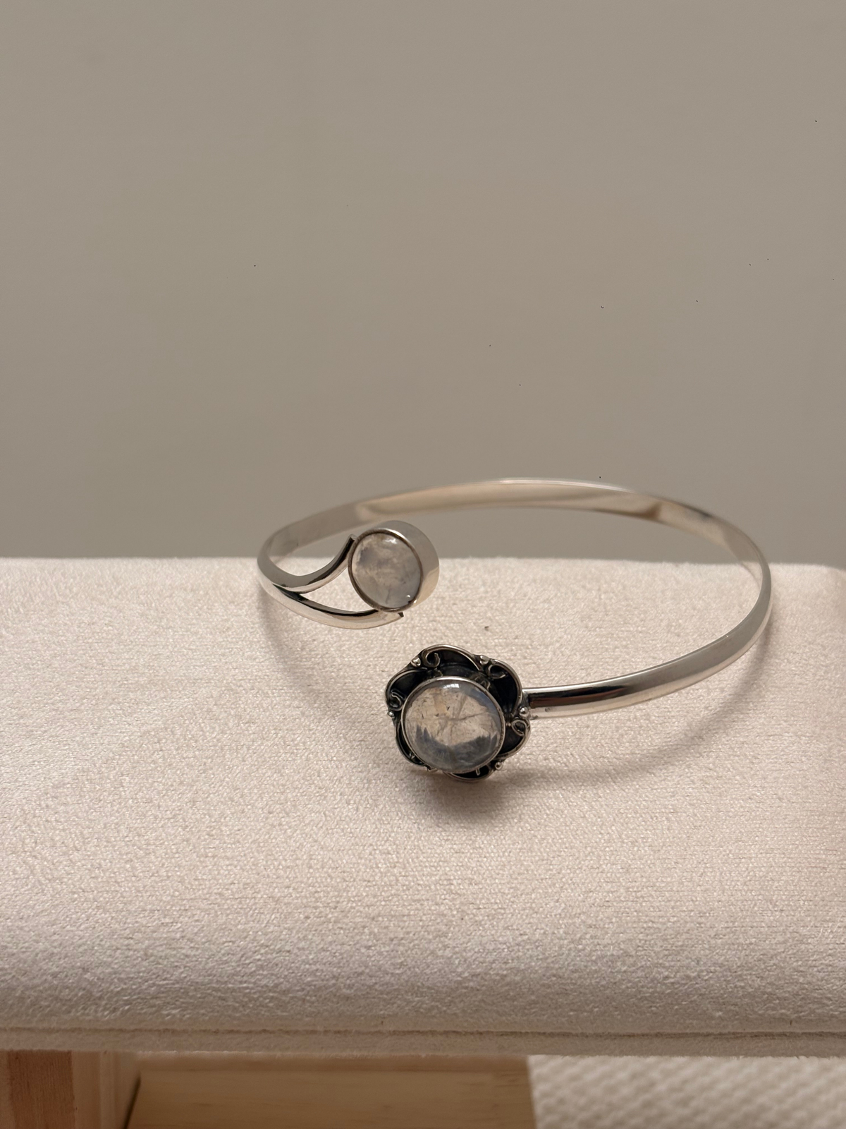 Rainbow Moonstone Open Bangle in 925 Sterling Silver Ð June Birthstone