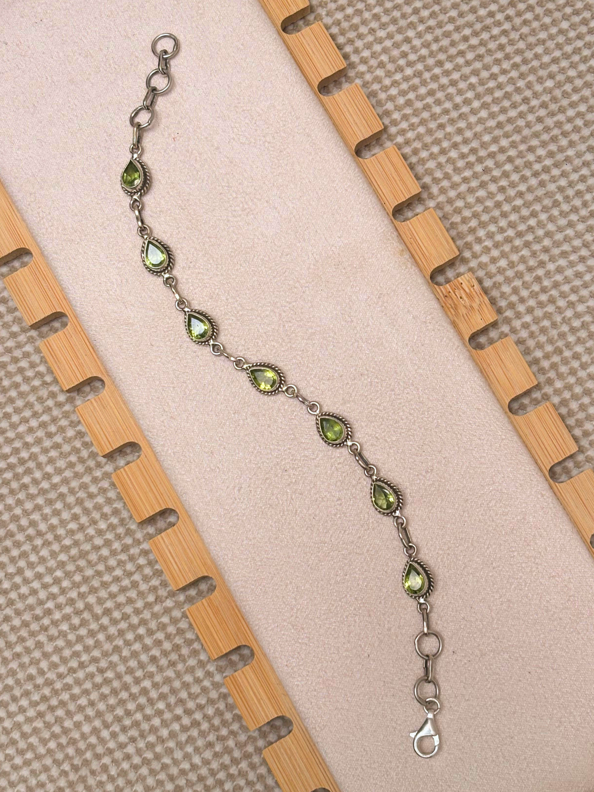Natural Peridot Teardrop Bracelet in 925 Sterling Silver Ð August Birthstone