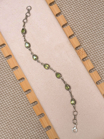 Natural Peridot Teardrop Bracelet in 925 Sterling Silver Ð August Birthstone