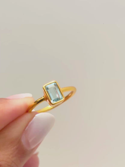 Delicate | Blue Topaz Ring in 925 Sterling Silver