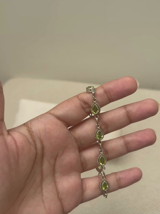 Natural Peridot Teardrop Bracelet in 925 Sterling Silver Ð August Birthstone